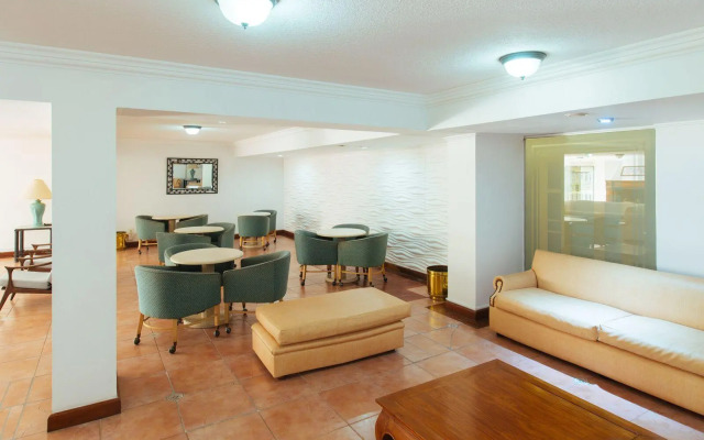 Golden Beach Resort And Spa