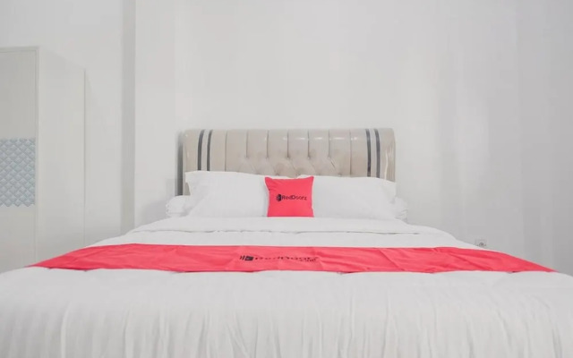 Rose Garden by RedDoorz