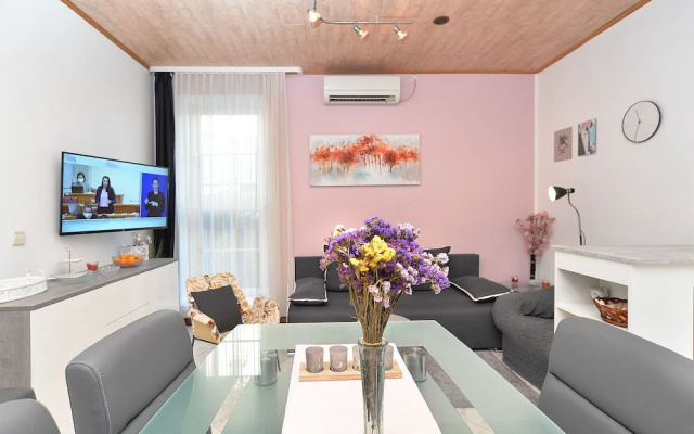 Apartment 1128