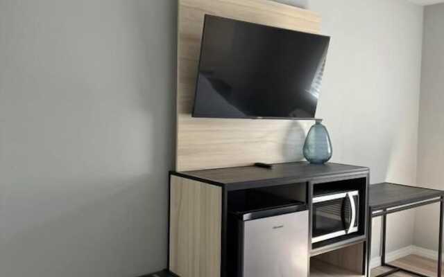 Road House Hotel & RV Park