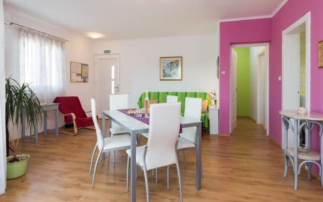 3 - Modern Apartment With Garden, 80m From Beach