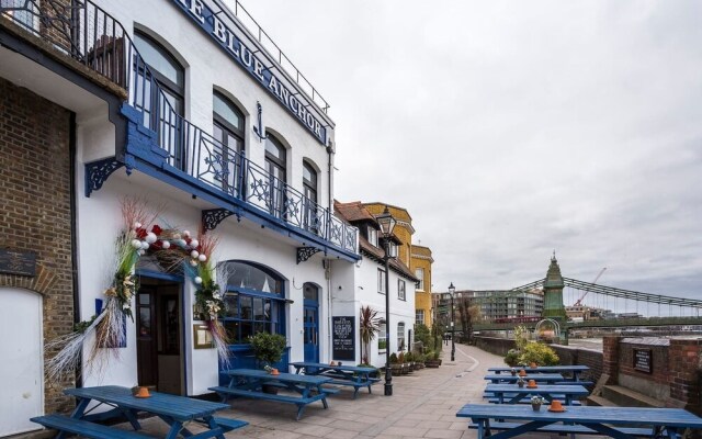 West London 3 bed Home Next to the River!