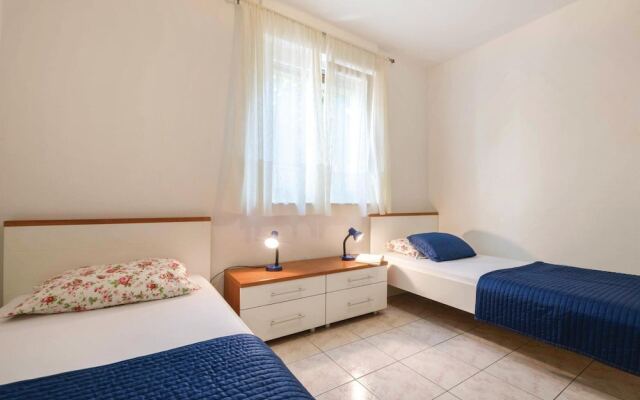 Nice Home in Pula with WiFi, 2 Bedrooms & Hot Tub