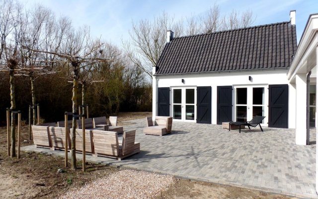Beautiful Detached 10 Pers House Within Walking Distance Of The Beach In Ouddorp