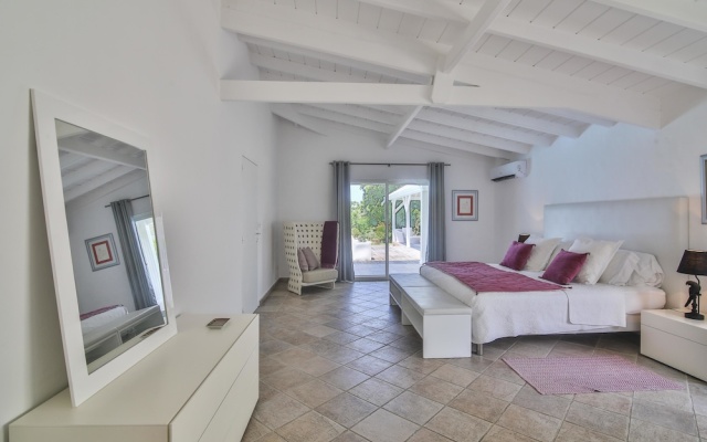 Exclusive Terres Basses Location, Full AC, Salt Water Pool, Wifi, Short Drive to the Beach! — фото 2