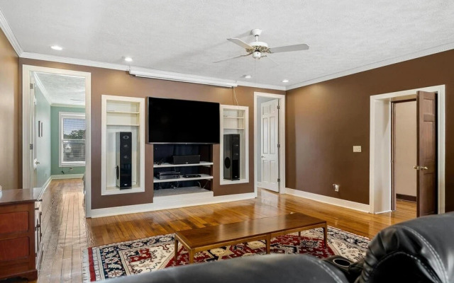 Luxurious Downtown Townhouse