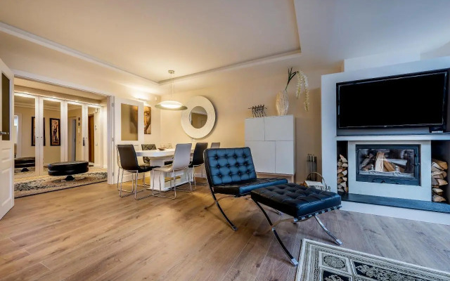 Hills Park Luxury Apartment