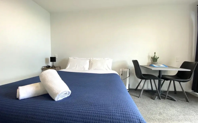 Galaxy Lake View 2 Bedrooms