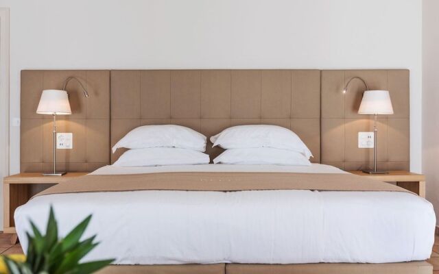 Villa Delta Suites House