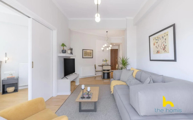 Sun-Splashed 2-BDR Corner Apartment with Hillside views!