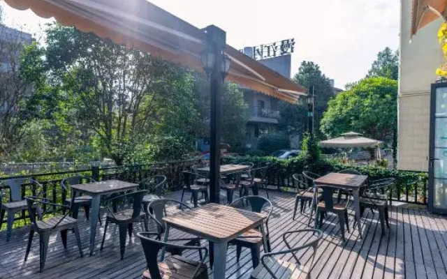 Dongjiang Lake Simple Holiday Villa