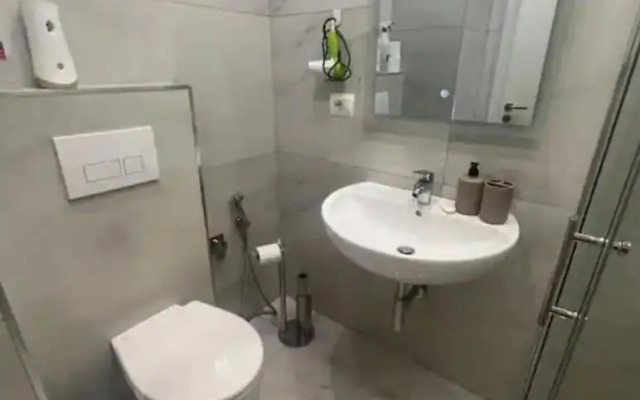 Yellow Apartment Saranda