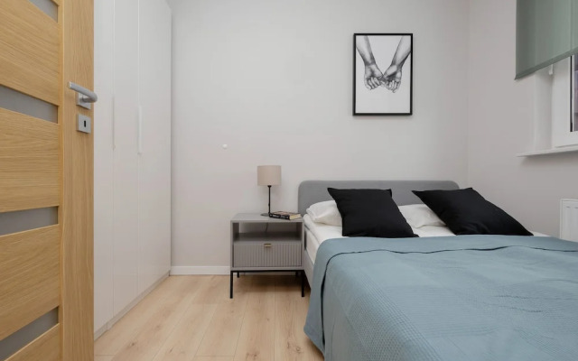 Apartment With Parking by Renters