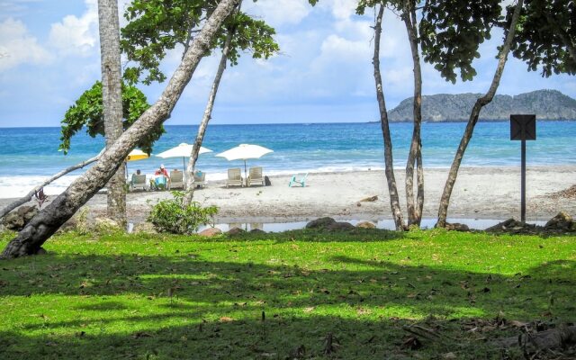 Casa Amigos by the beach