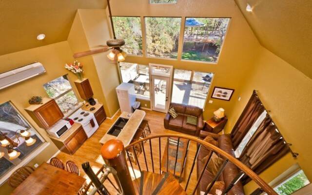 River Rd. Treehouses- Mockingbird Lodge