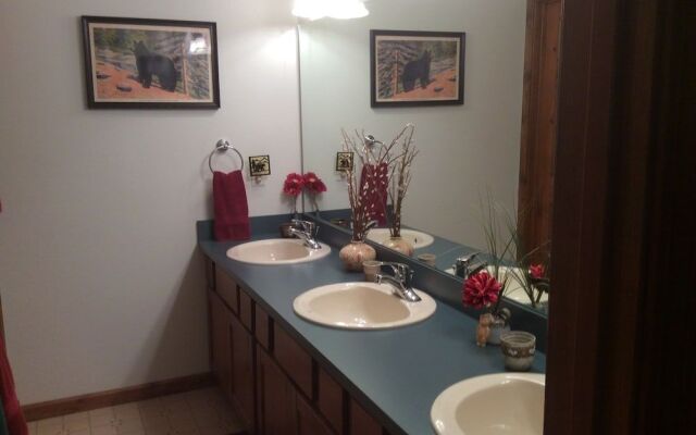 Two Bears Inn Bed & Breakfast