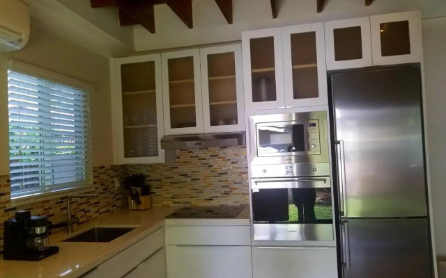LUXURY Guayabita's House