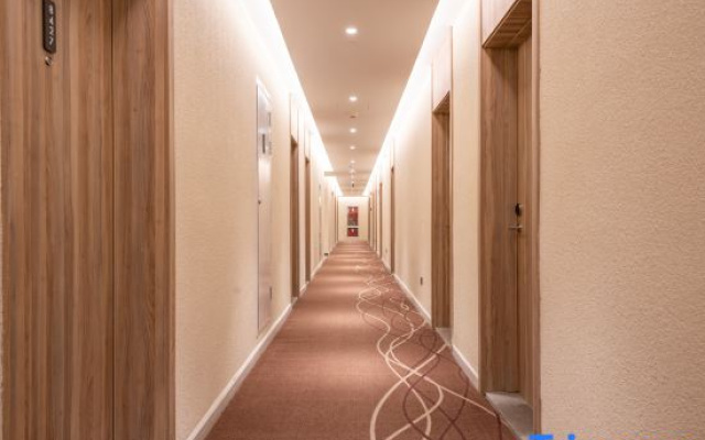 HanTing Hotel (Jinan Qilu Software Park Shuntai Plaza)