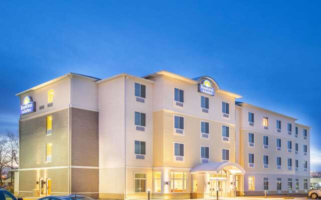 Days Inn & Suites by Wyndham Kearney