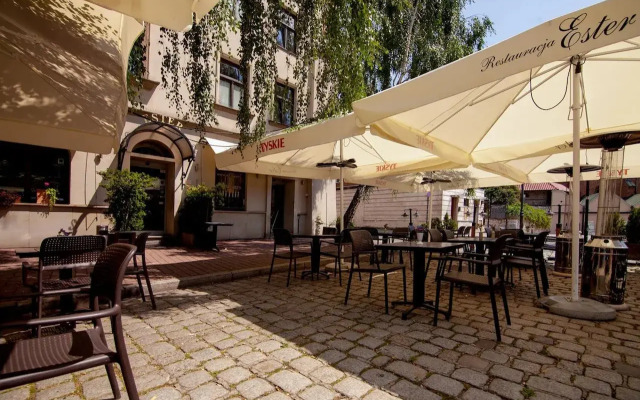 Hotel Ester