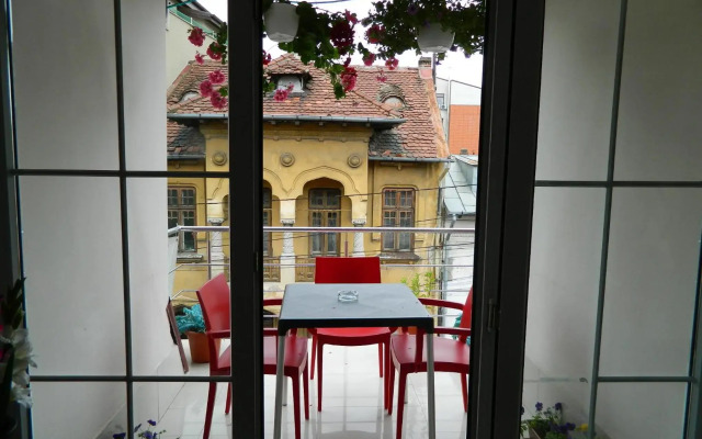 Tranzzit Hotel