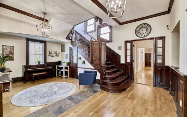 White House at Grand Central