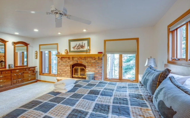 Close to Trails: Family-friendly Stateline Home!