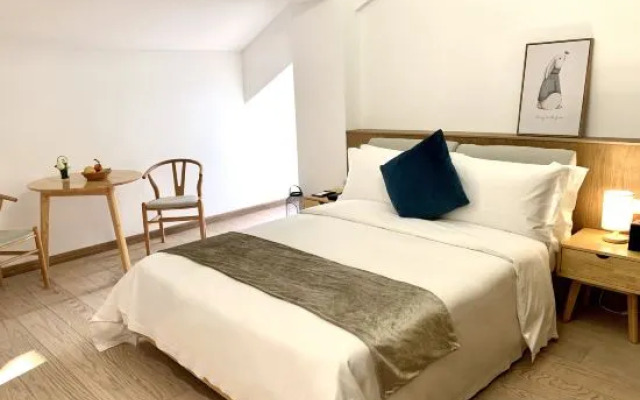 baseLITE Hotel Residence (Shanghai International Exhibition Center Lidoway Branch)