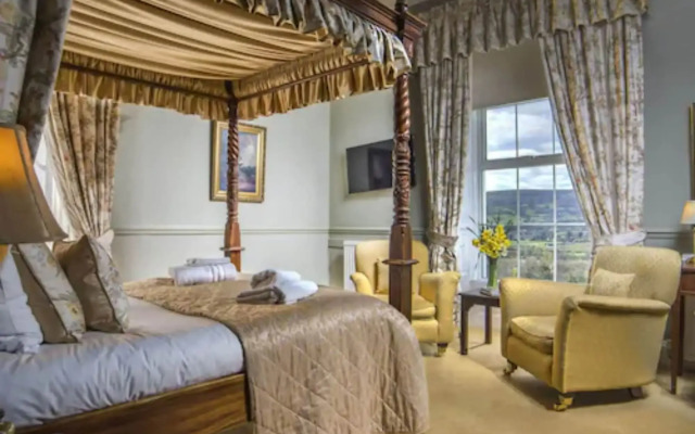 The Manor Hotel
