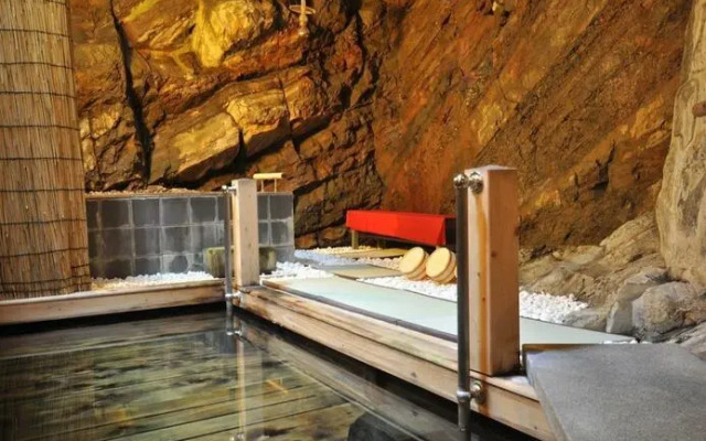 Kutsurogi no Yado Yukiya