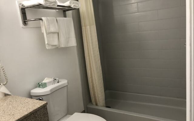 Chisholms Motor Inn