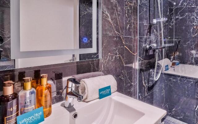 129 - Urban Art Love Champs-Elysées