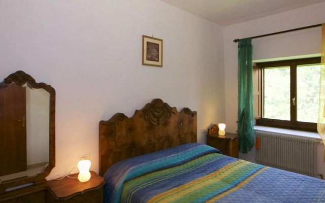 Vintage Cottage in Roccamorice with Garden