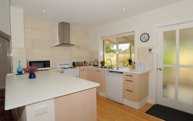 Kangaroo Island Garden Cottages – Kitchen – Brownlow Ki