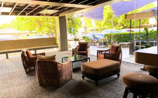Insular Square Inn powered by Cocotel