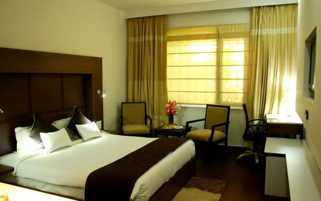Hotel Luxe Opera NH8 – 7km from IGI Airport Delhi