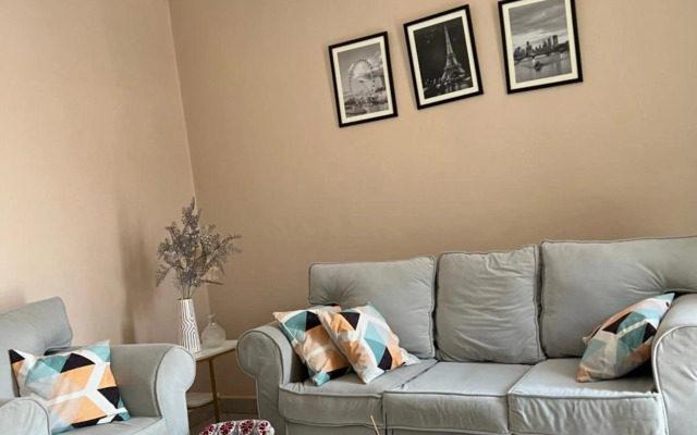 Cozy room with WIFI,parking space close to everything