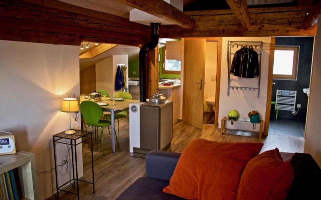 Appartement sous les combles - Chalet La Biolle - Vercorin – Guest Rooms – Chalais