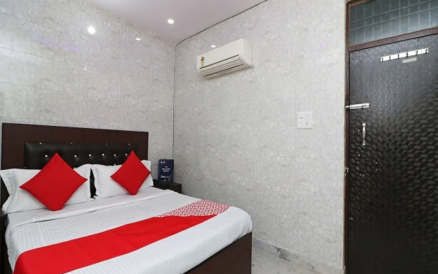 Zaki Hs Near Taj Mahal By OYO Rooms