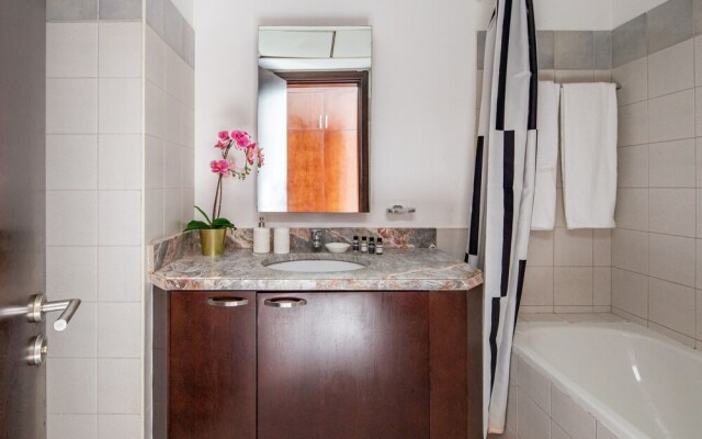 Chic and Stunning 2BR With Dubai Marina Views!