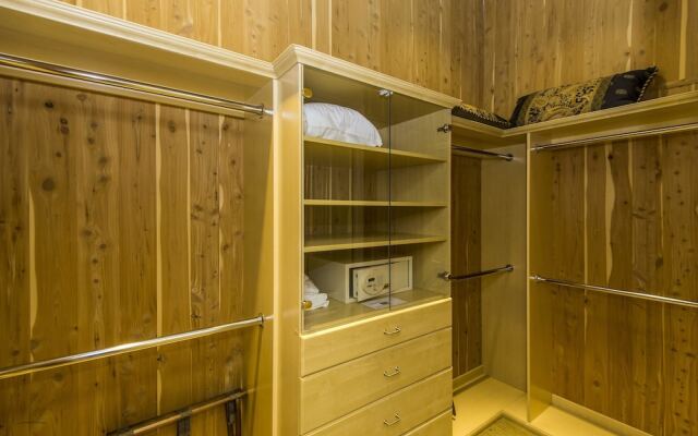 Rat Pack Retreat - Four Bedroom Home