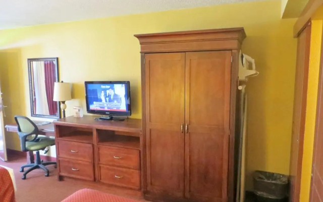 Rosen Inn, closest to Universal