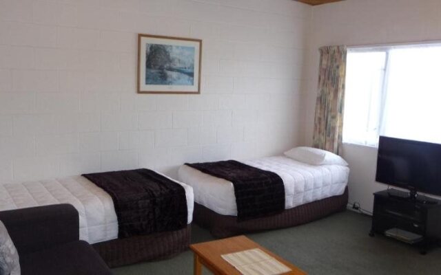 Coachman's Lodge Motel