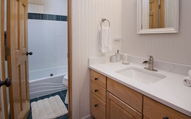 2109 B Chamonix 4 Bedroom Home by RedAwning