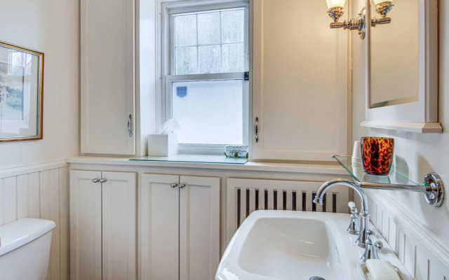 Charming & Spacious Olean Home w/ 2 Fireplaces