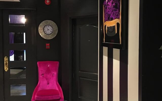Studio in Montréal, With Enclosed Garden and Wifi