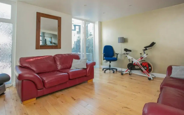 Stunning 3 Bedroom House With Garden in Battersea