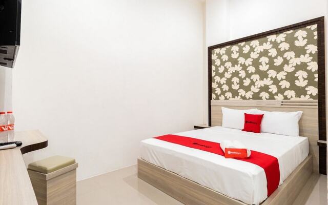 RedDoorz Plus @ Centrium Katamso Medan