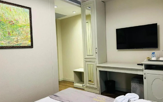 Two Rooms Plus Residence