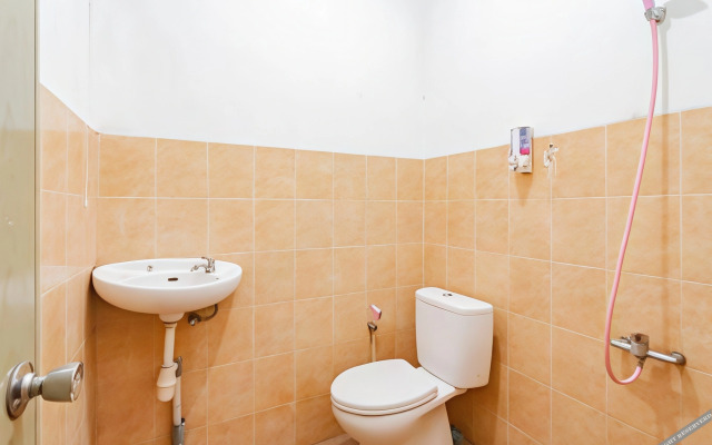 Guest House 268 by OYO Rooms